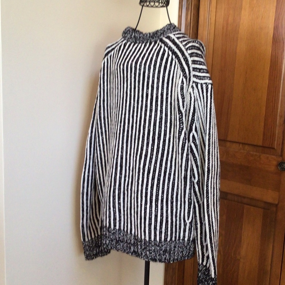 Elizabeth and James plaited crew neck Sweater, Size Large - Picture 6 of 8